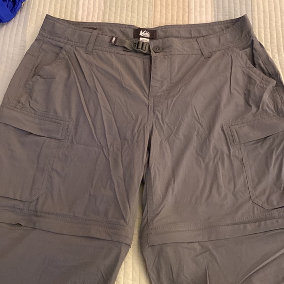 Like New REI WOMENS hiking pants - Picture 3 of 7
